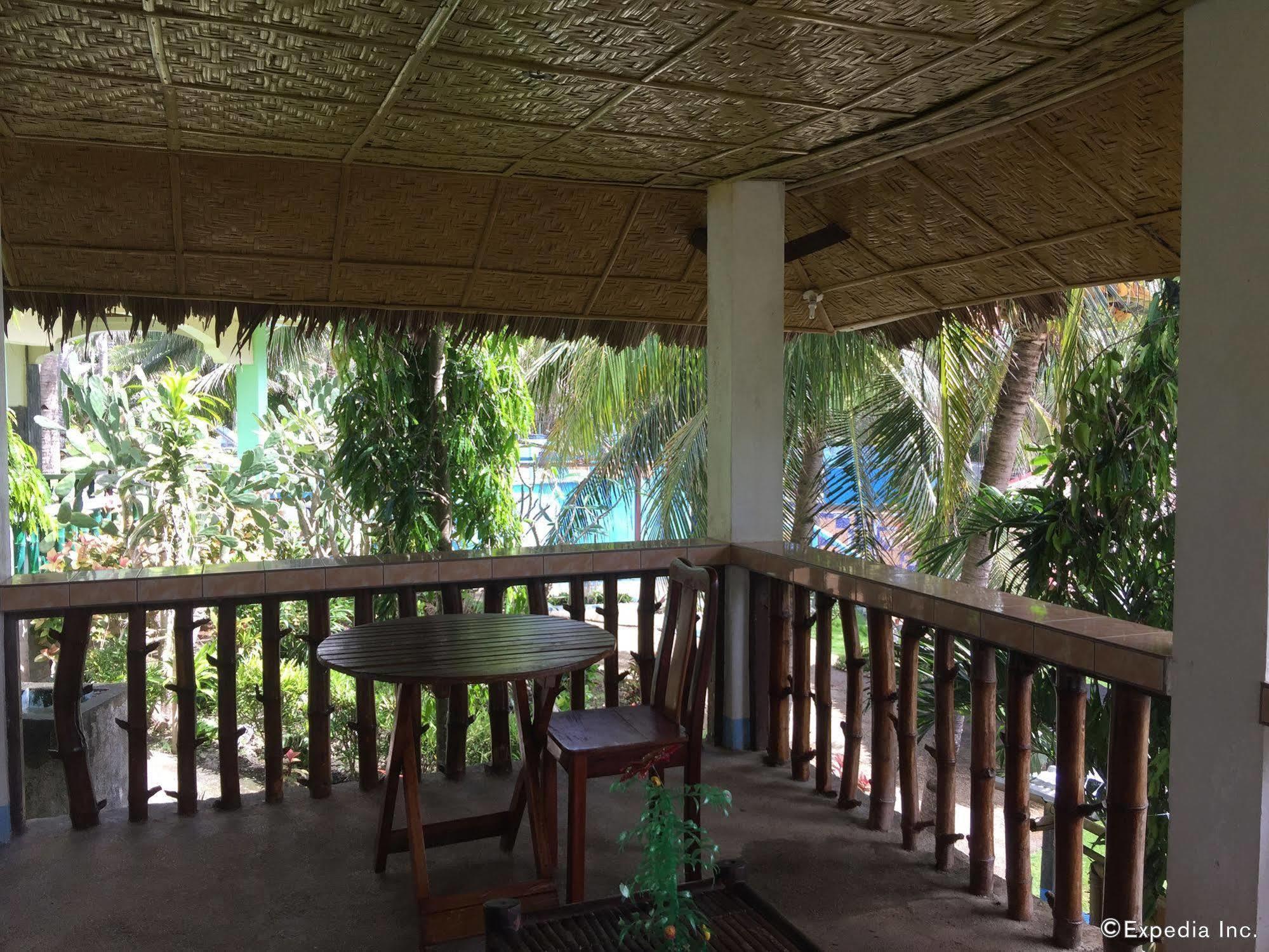 Reddoorz Premium @ Flower Beach Anda Anda  Εξωτερικό φωτογραφία